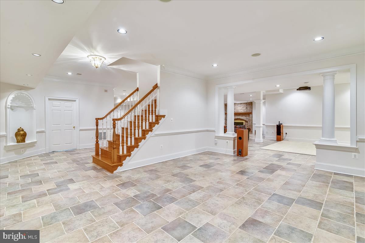 40887 Robin Circle Leesburg, VA 20175 - Photo 67 of 100 Lower level landing