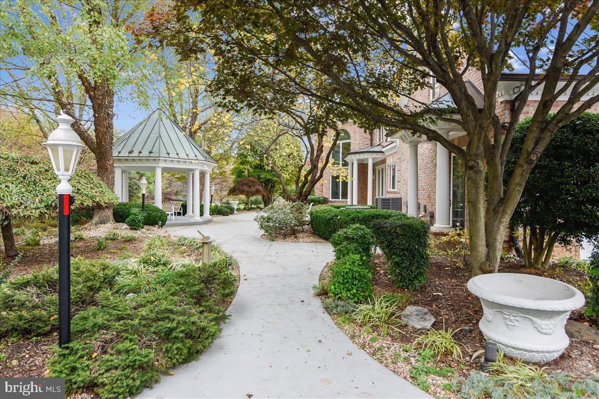 40887 Robin Circle Leesburg, VA 20175 - Photo 80 of 100 Walk way from driveway area to rear patio