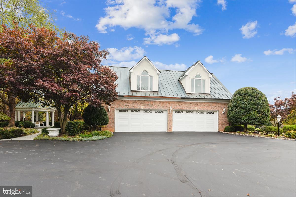40887 Robin Circle Leesburg, VA 20175 - Photo 85 of 100 Oversize 4 car garage with apartment over