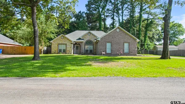 $319,400 | 17391 Mary Martin Drive, Flint, TX 75762