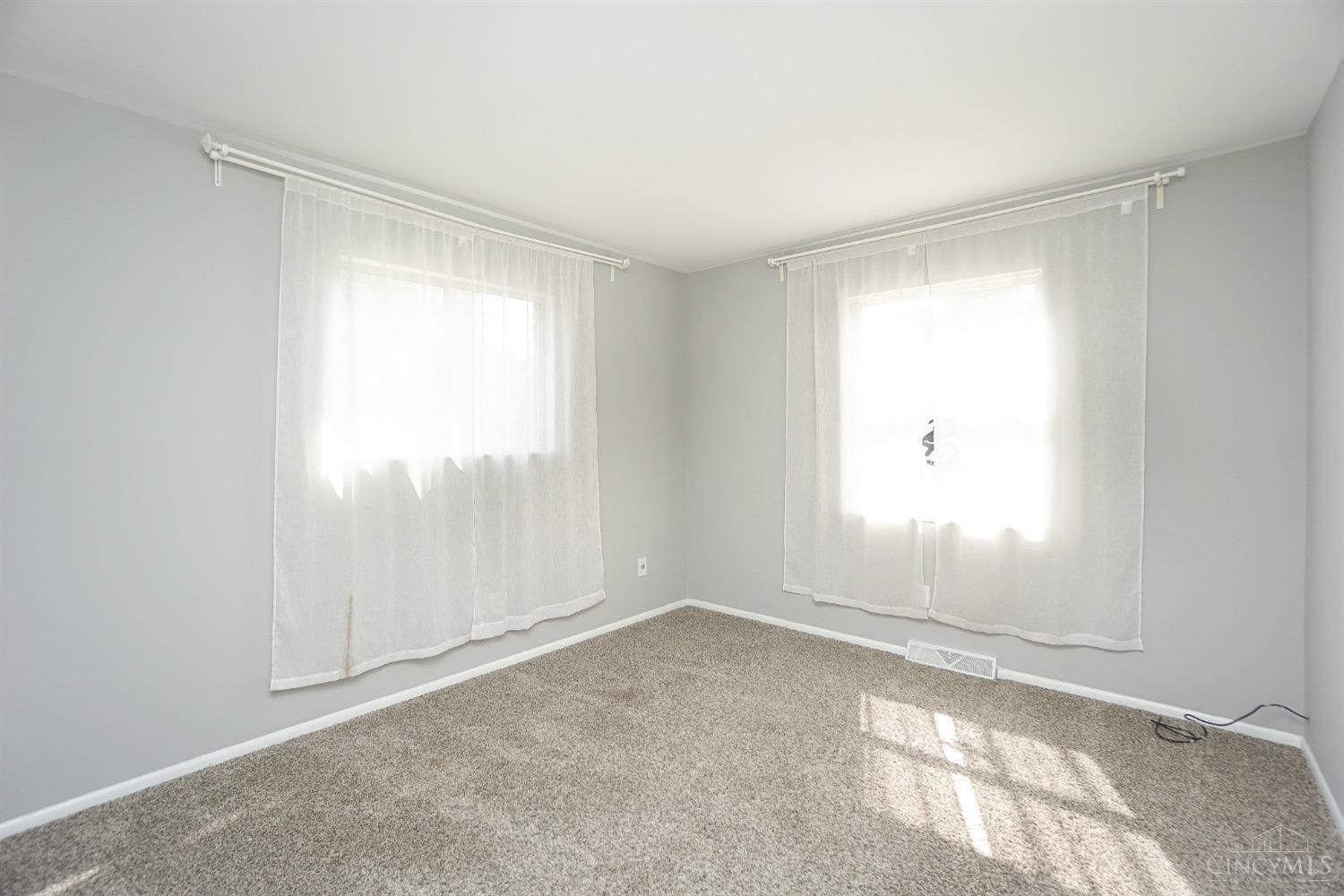12062 Kenn Road Cincinnati, OH 45246 - Photo 16 of 31