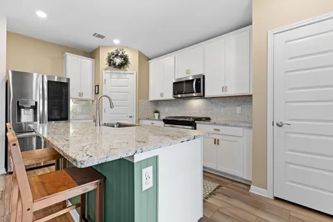 $340,000 | 934 Main Street, Hutto, TX 78634
