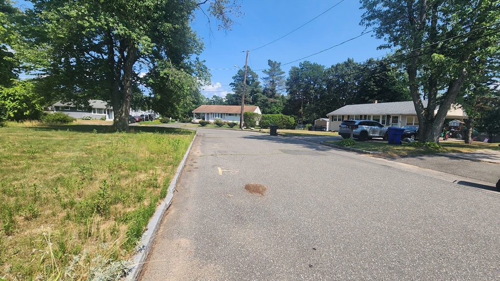 92 Sunset Drive Springfield, MA 01109 - Photo 17 of 18