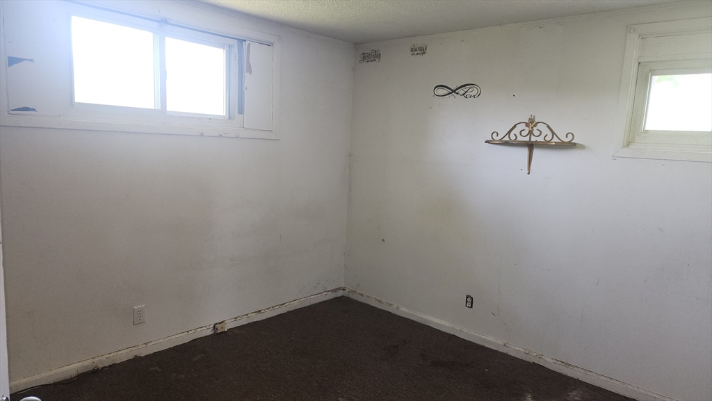 92 Sunset Drive Springfield, MA 01109 - Photo 8 of 18