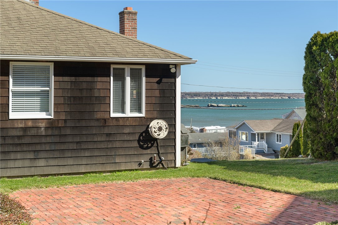 37 Conanicut Road Narragansett, RI 02882 - Photo 3 of 48