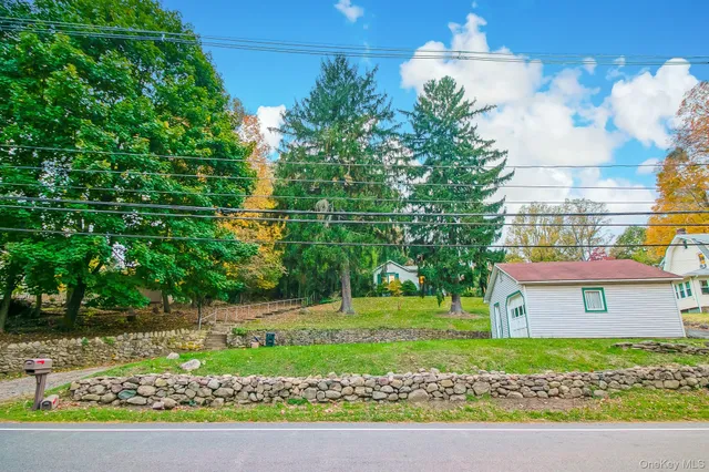 $729,000 | 23 South Airmont Road, Suffern, NY 10901