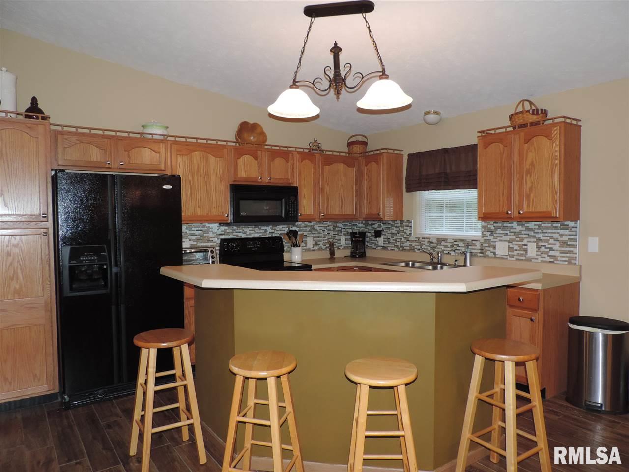 16526 VFW Road Pekin, IL 61554 - Photo 12 of 36