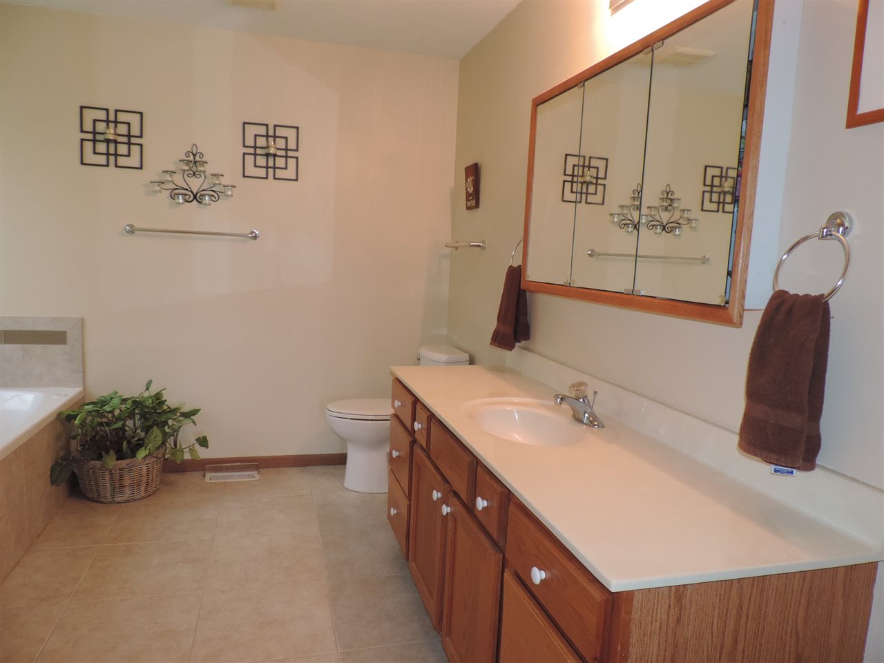 16526 VFW Road Pekin, IL 61554 - Photo 16 of 36