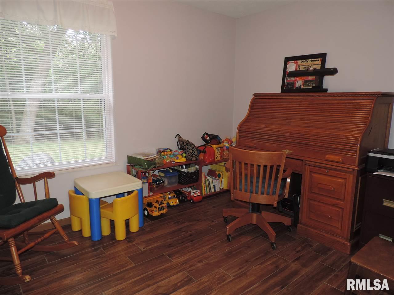 16526 VFW Road Pekin, IL 61554 - Photo 20 of 36