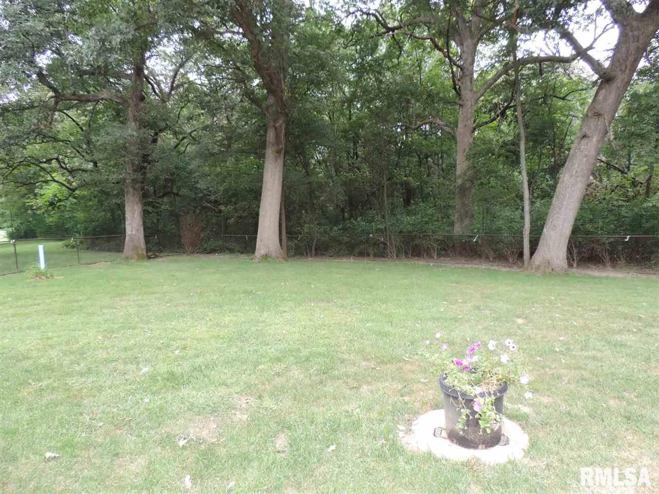 16526 VFW Road Pekin, IL 61554 - Photo 23 of 36