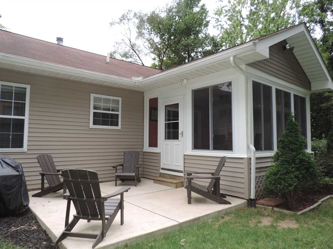 16526 VFW Road Pekin, IL 61554 - Photo 24 of 36