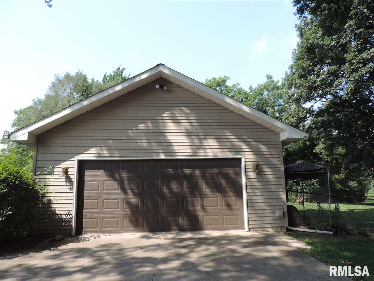 16526 VFW Road Pekin, IL 61554 - Photo 27 of 36