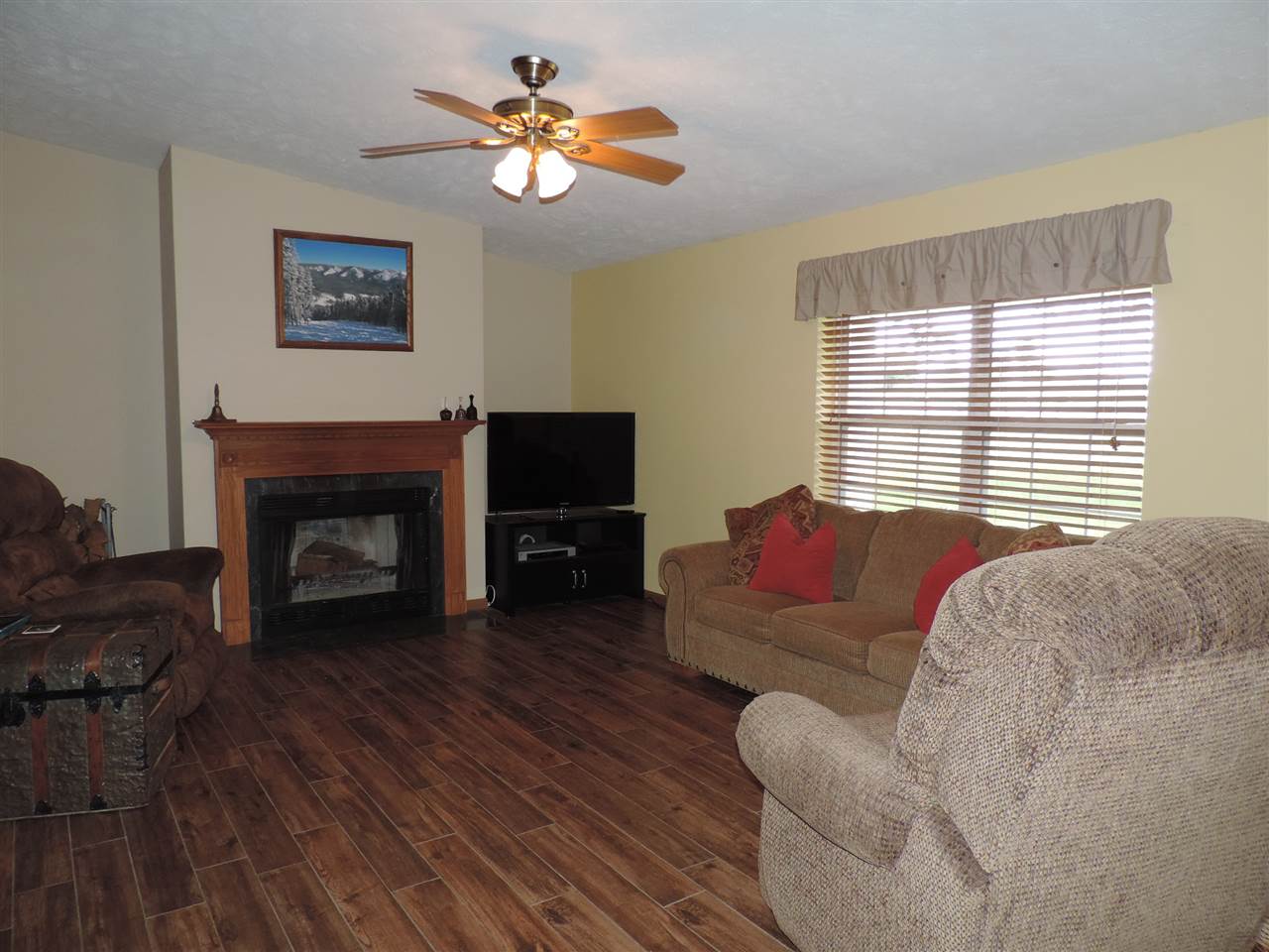 16526 VFW Road Pekin, IL 61554 - Photo 6 of 36
