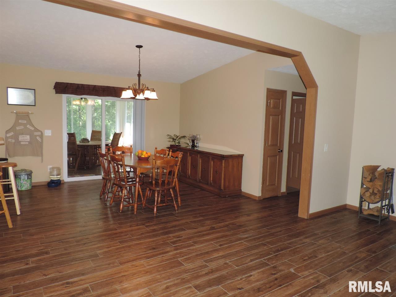 16526 VFW Road Pekin, IL 61554 - Photo 8 of 36
