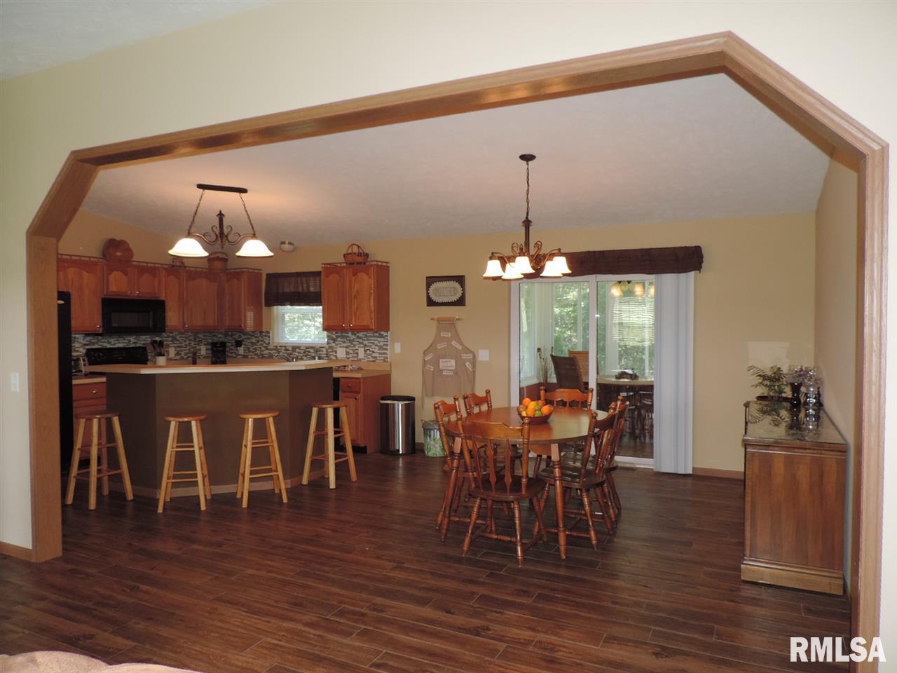 16526 VFW Road Pekin, IL 61554 - Photo 9 of 36