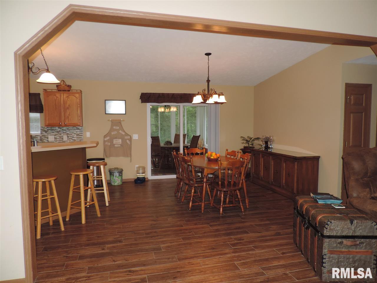 16526 VFW Road Pekin, IL 61554 - Photo 10 of 36
