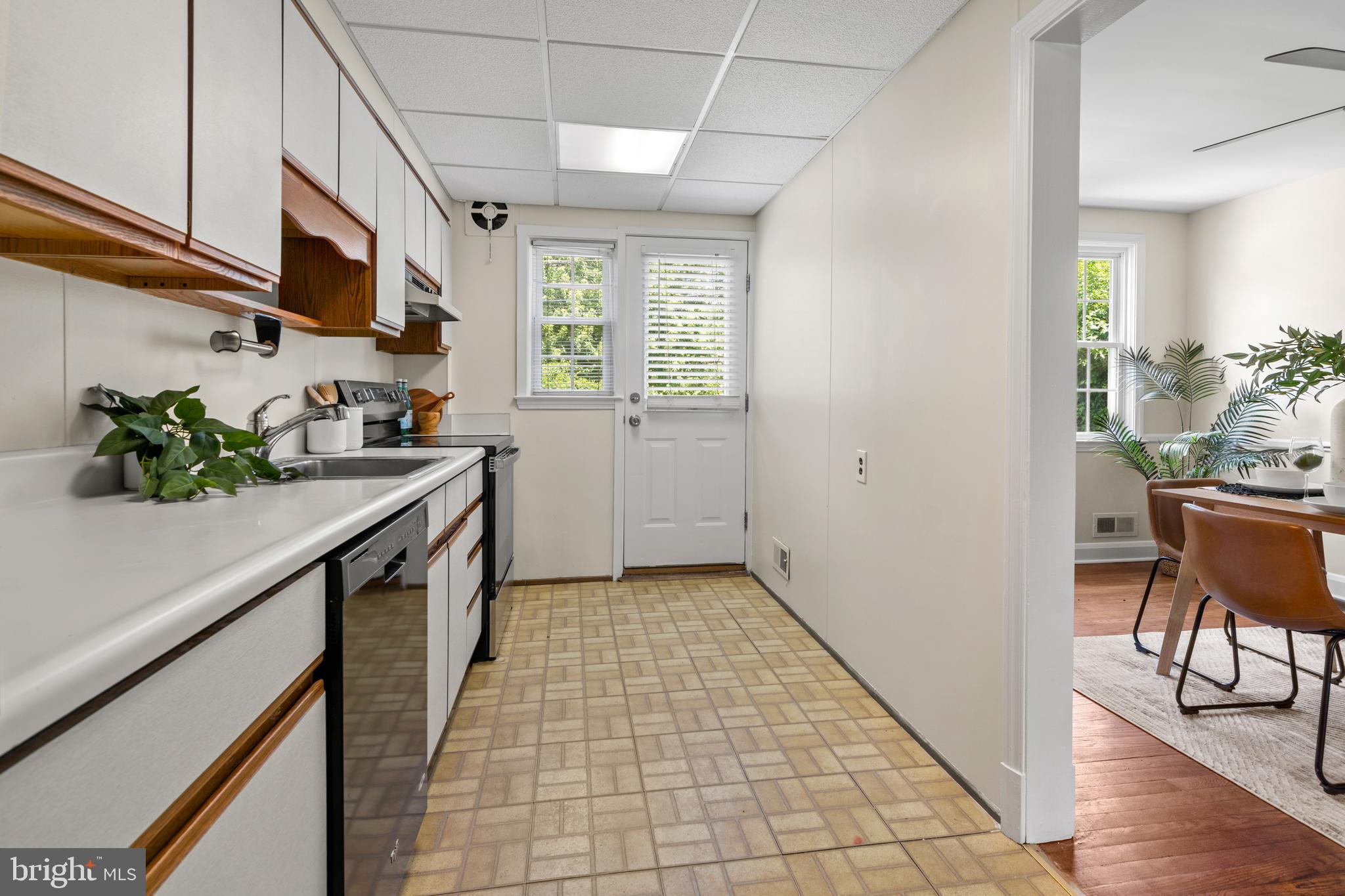 1644 Thetford Road Towson, MD 21286 - Photo 15 of 40 a kitchen with stainless steel appliances a sink stove and cabinets