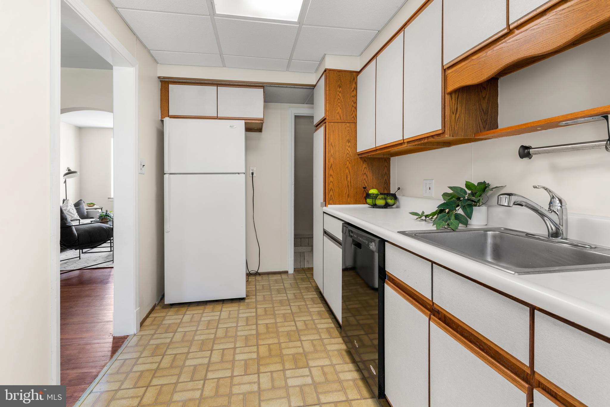 1644 Thetford Road Towson, MD 21286 - Photo 18 of 40 a kitchen with stainless steel appliances a sink a refrigerator and cabinets