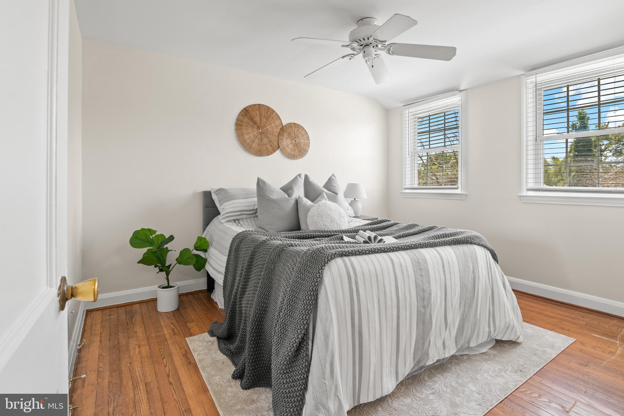 1644 Thetford Road Towson, MD 21286 - Photo 21 of 40 a bedroom with bed and a window