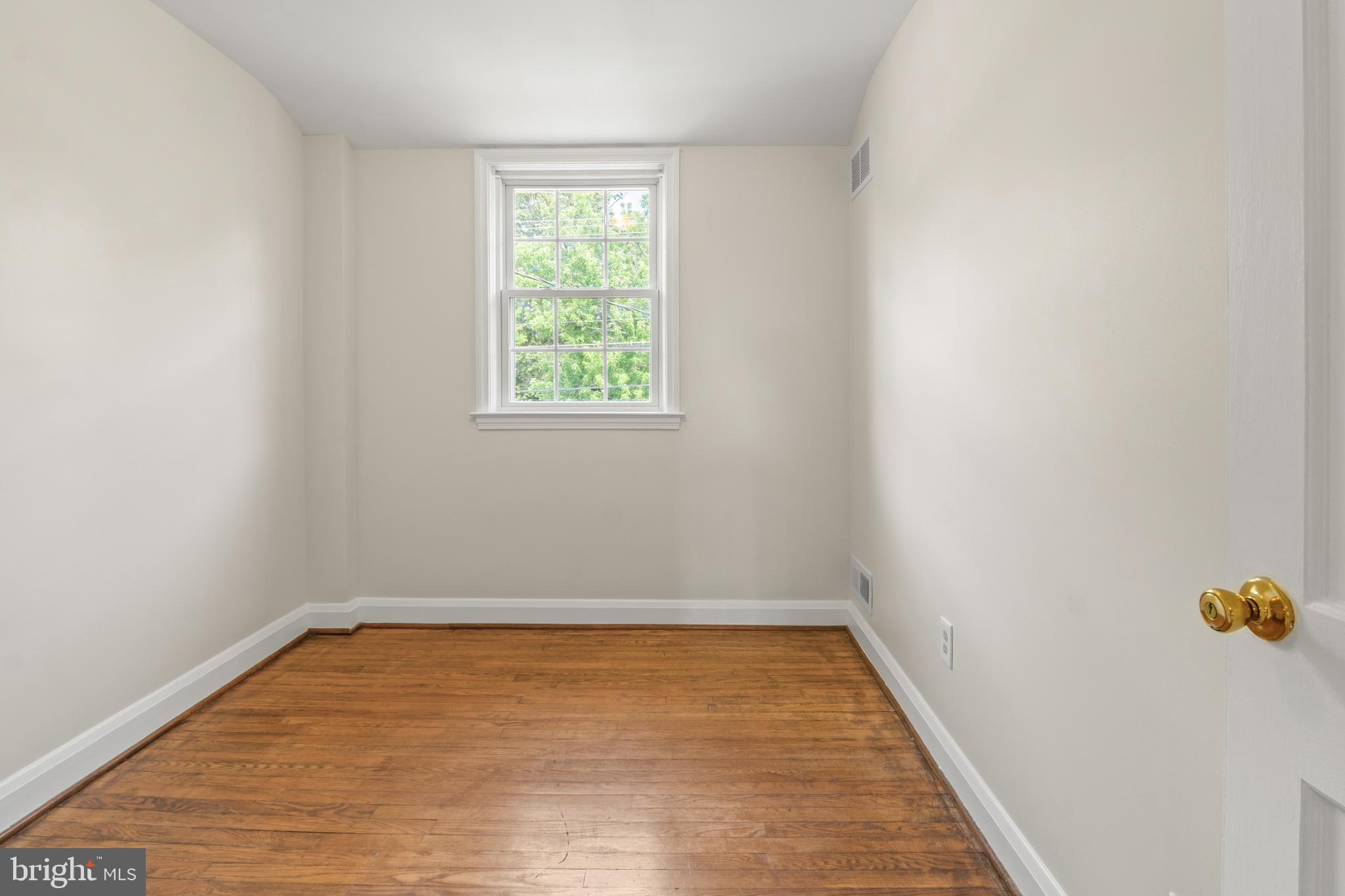 1644 Thetford Road Towson, MD 21286 - Photo 25 of 40 an empty room with a window