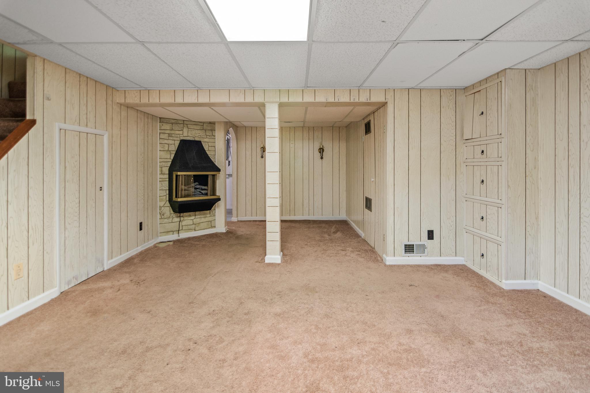 1644 Thetford Road Towson, MD 21286 - Photo 29 of 40 a view of livingroom with walk in closet
