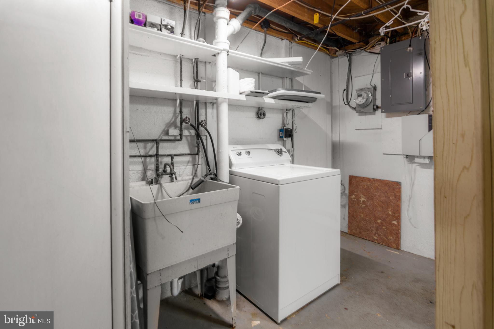 1644 Thetford Road Towson, MD 21286 - Photo 33 of 40 a utility room with dryer and washer