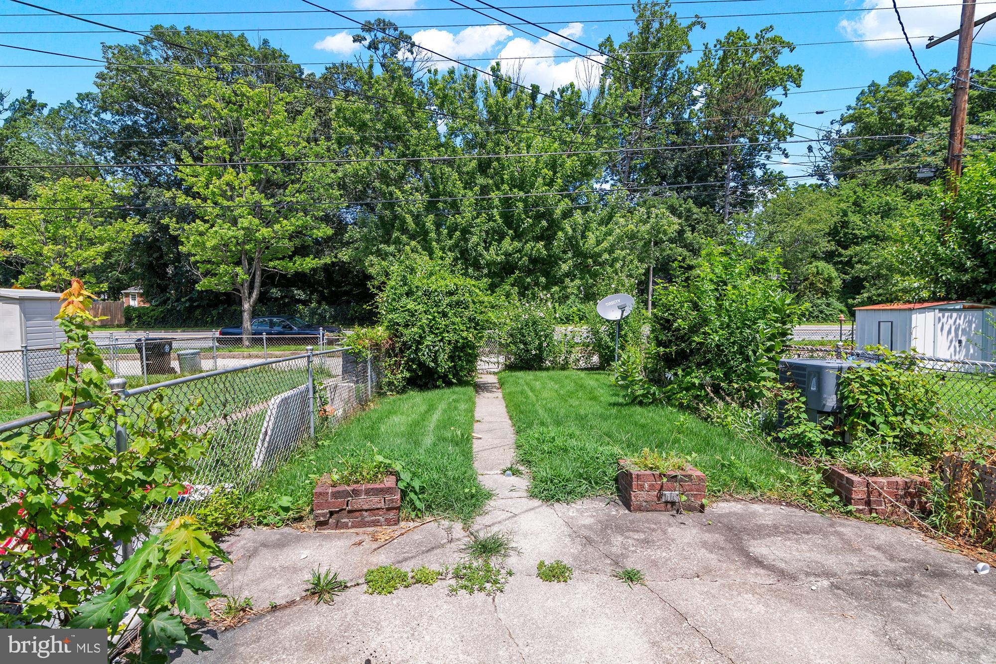 1644 Thetford Road Towson, MD 21286 - Photo 37 of 40 a view of a park with large trees