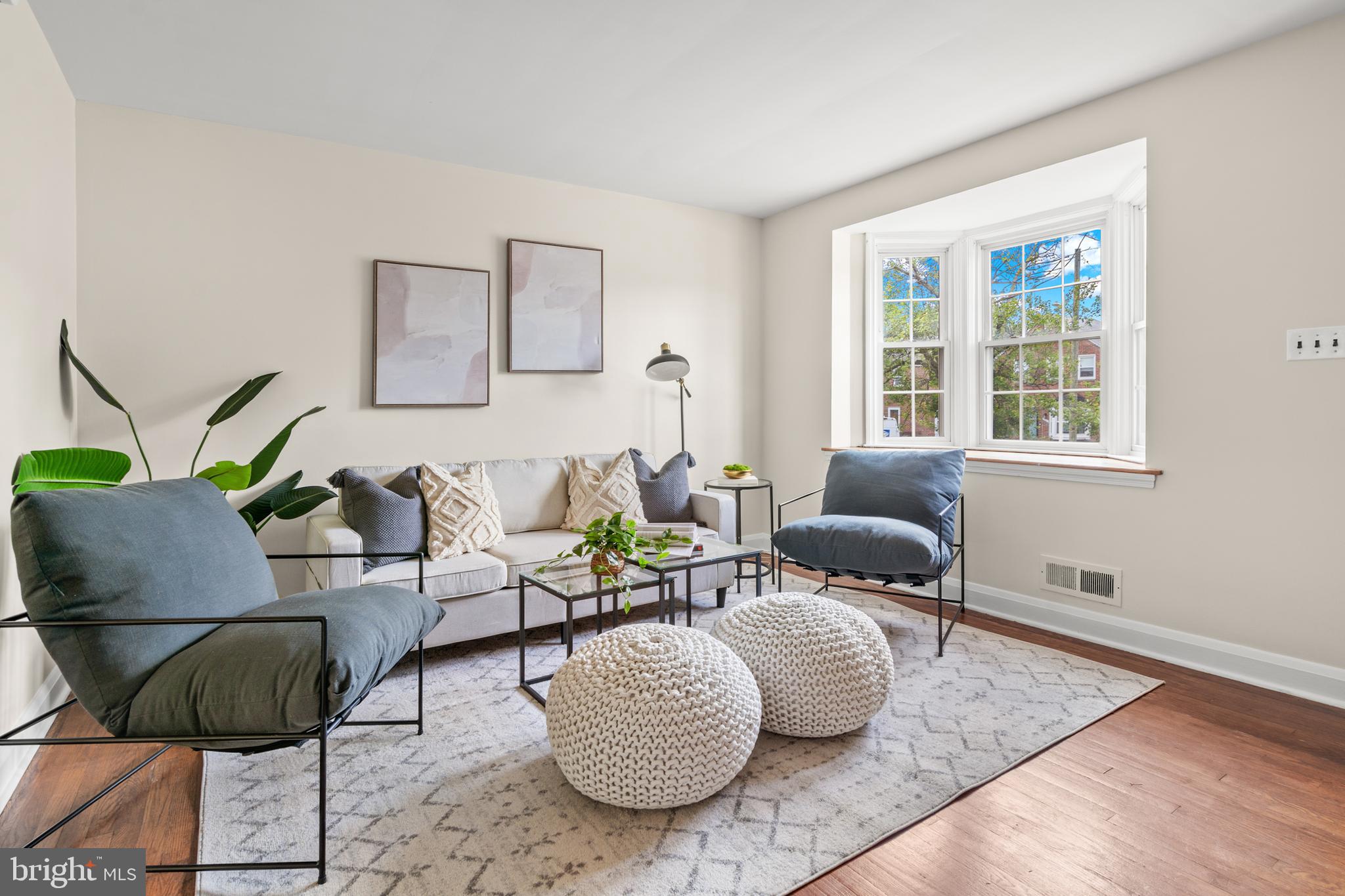 1644 Thetford Road Towson, MD 21286 - Photo 6 of 40 a living room with furniture and a window