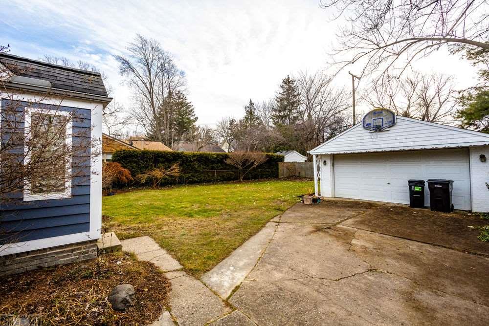 221 Ridgemont Road Grosse Pointe Farms, MI 48236 - Photo 38 of 41