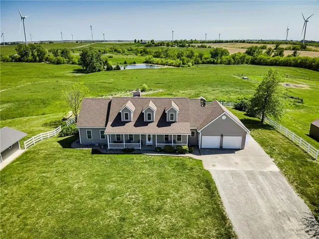 $450,000 | 24752 200th Street, Maryville, MO 64468