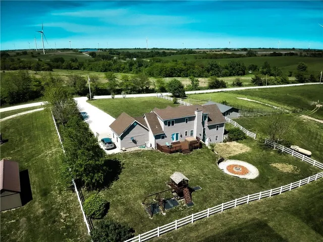 $450,000 | 24752 200th Street, Maryville, MO 64468