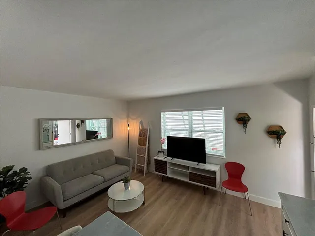 $2,200 | 1315 Southeast 2nd Street, Unit REAR WEST, Fort Lauderdale, FL 33301