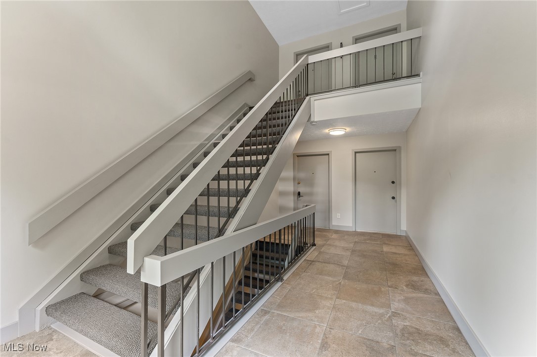 1175 East Calla Road, Unit C215 Youngstown, OH 44514 - Photo 5 of 44 Updated bright entry