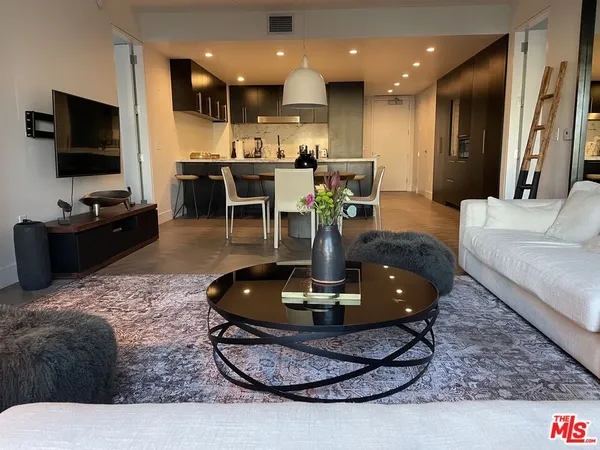 $8,500 | 6250 Hollywood Boulevard, Unit 6G, Los Angeles, CA 90028