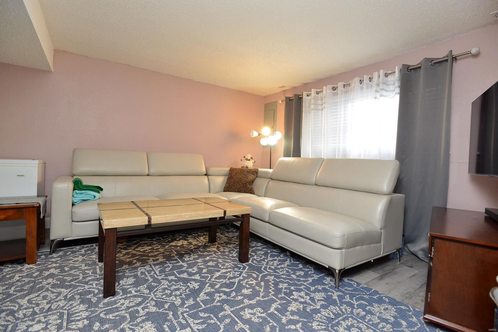 8629 MacKenzie Road St. Louis, MO 63123 - Photo 25 of 32 Gallery Image 25