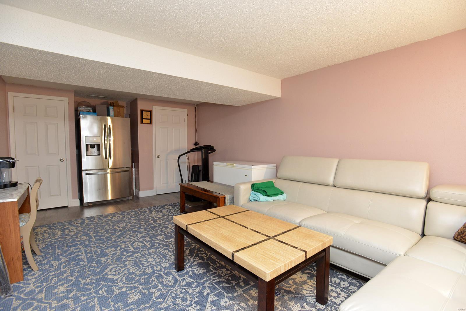 8629 MacKenzie Road St. Louis, MO 63123 - Photo 27 of 32 Gallery Image 27