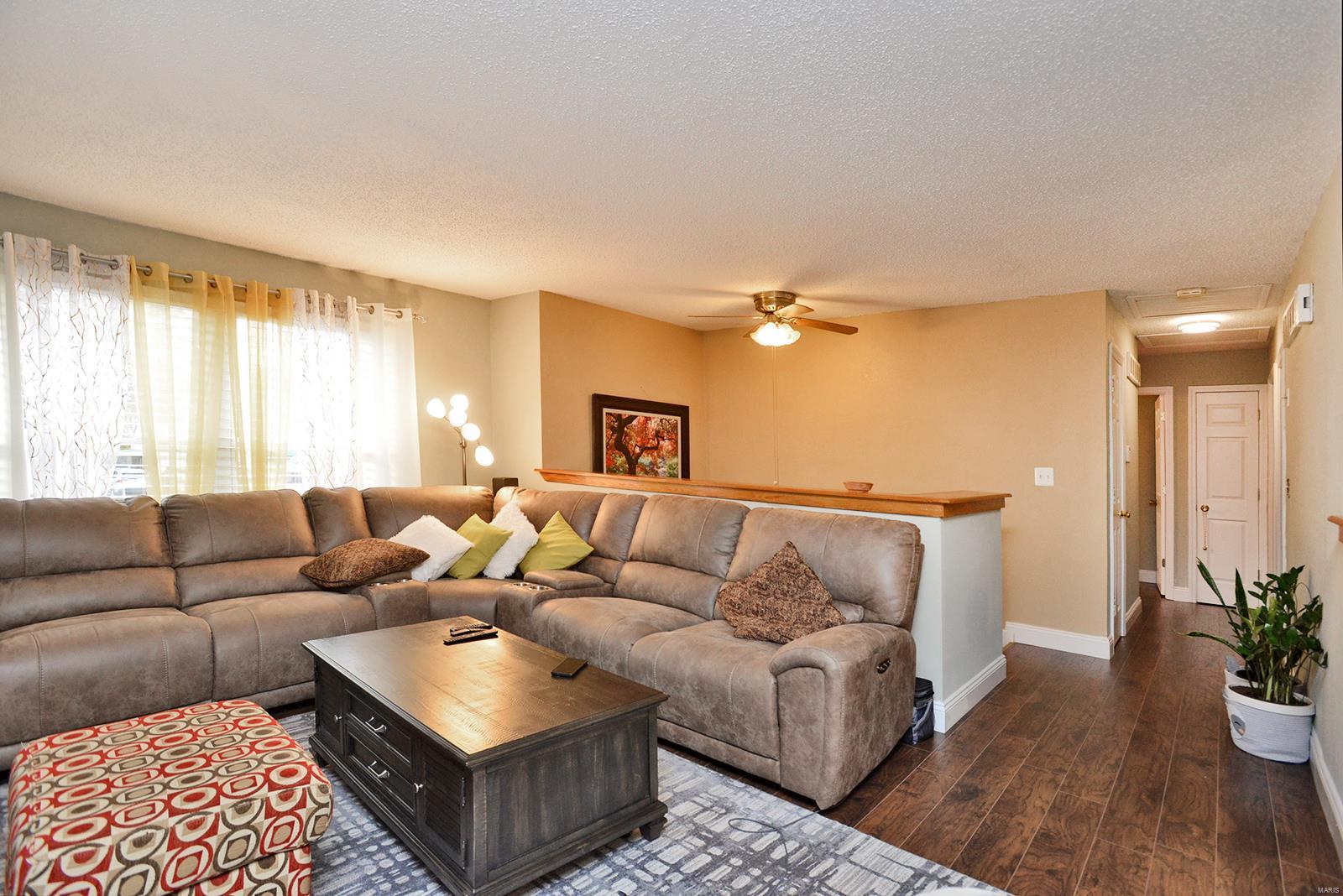 8629 MacKenzie Road St. Louis, MO 63123 - Photo 4 of 32 Gallery Image 4