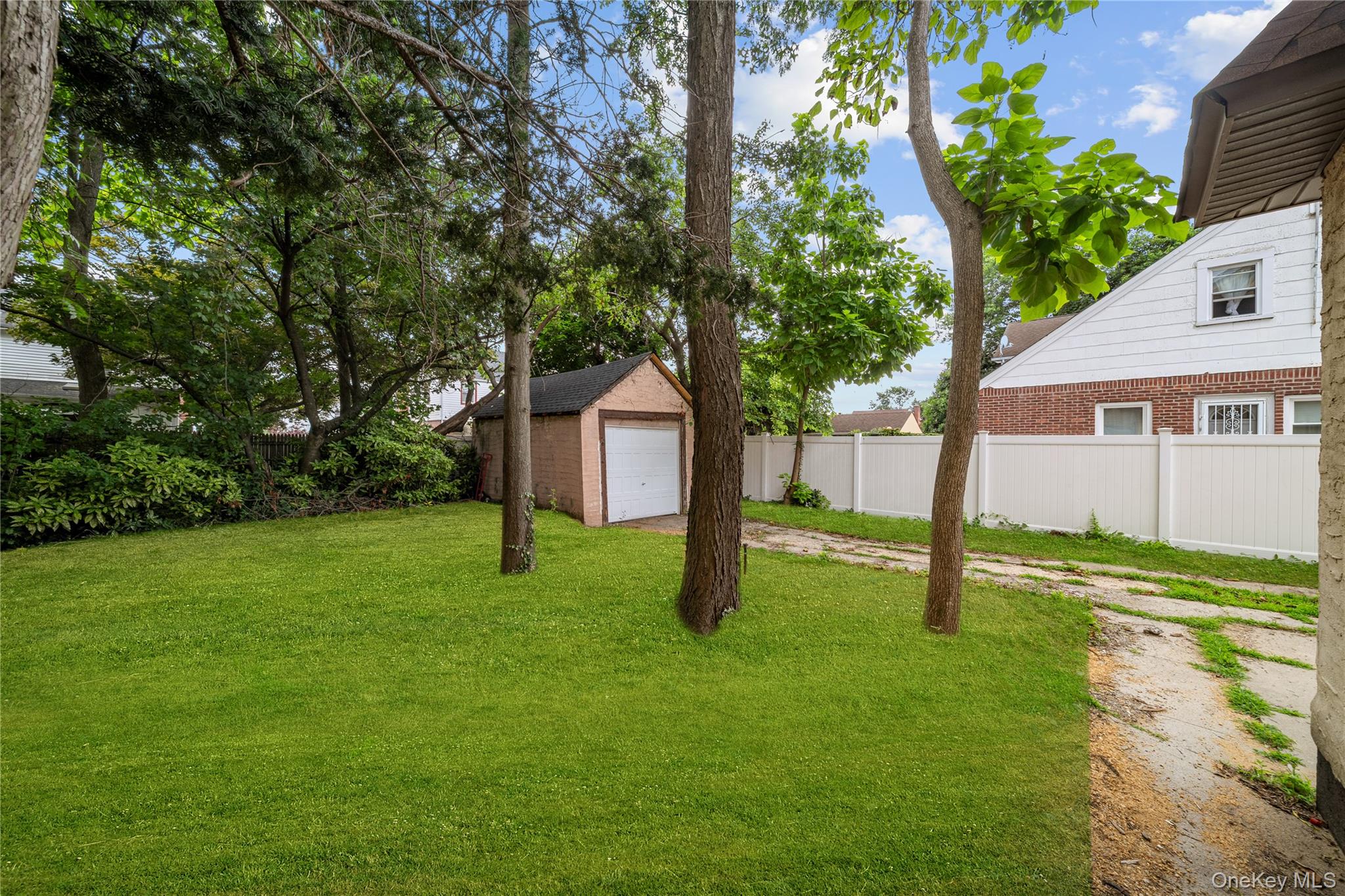 116 Meadowbrook Road Hempstead, NY 11550 - Photo 28 of 32