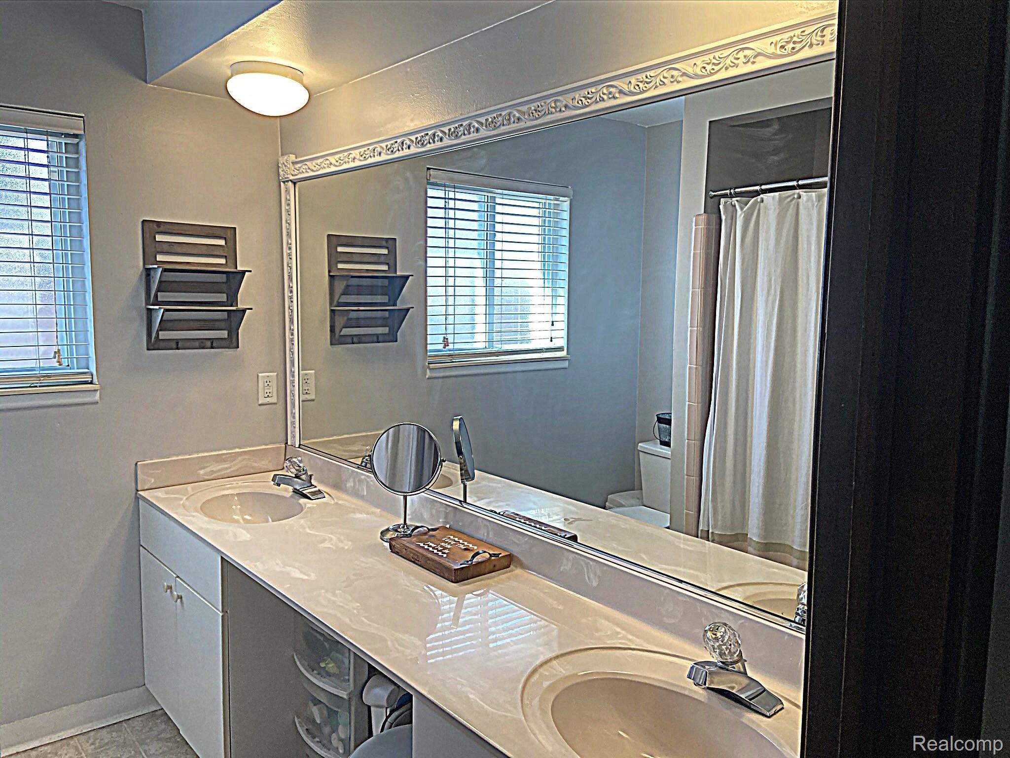 43973 Brandywyne Road Canton, MI 48187 - Photo 20 of 40 Double sink vanity