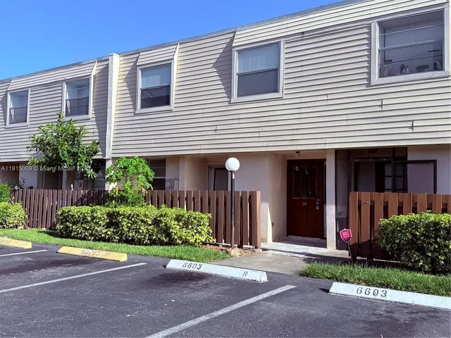 $289,900 | 6603 Winfield Boulevard, Unit B8, Margate, FL 33063