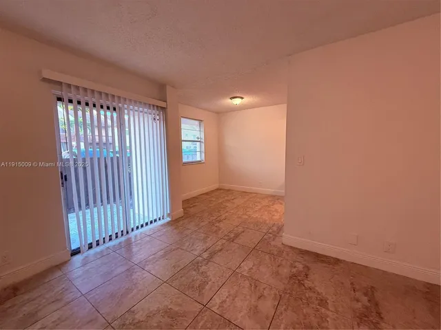 $289,900 | 6603 Winfield Boulevard, Unit B8, Margate, FL 33063