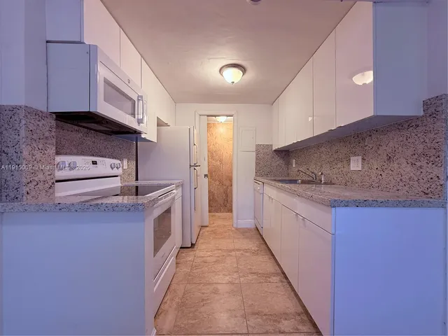 $289,900 | 6603 Winfield Boulevard, Unit B8, Margate, FL 33063