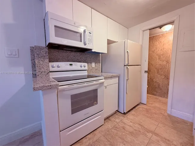 $289,900 | 6603 Winfield Boulevard, Unit B8, Margate, FL 33063