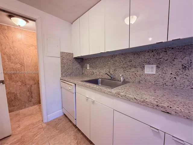 $289,900 | 6603 Winfield Boulevard, Unit B8, Margate, FL 33063