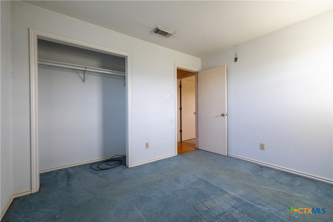 199 Sunset Trail Luling, TX 78648 - Photo 15 of 34 a view of an empty room