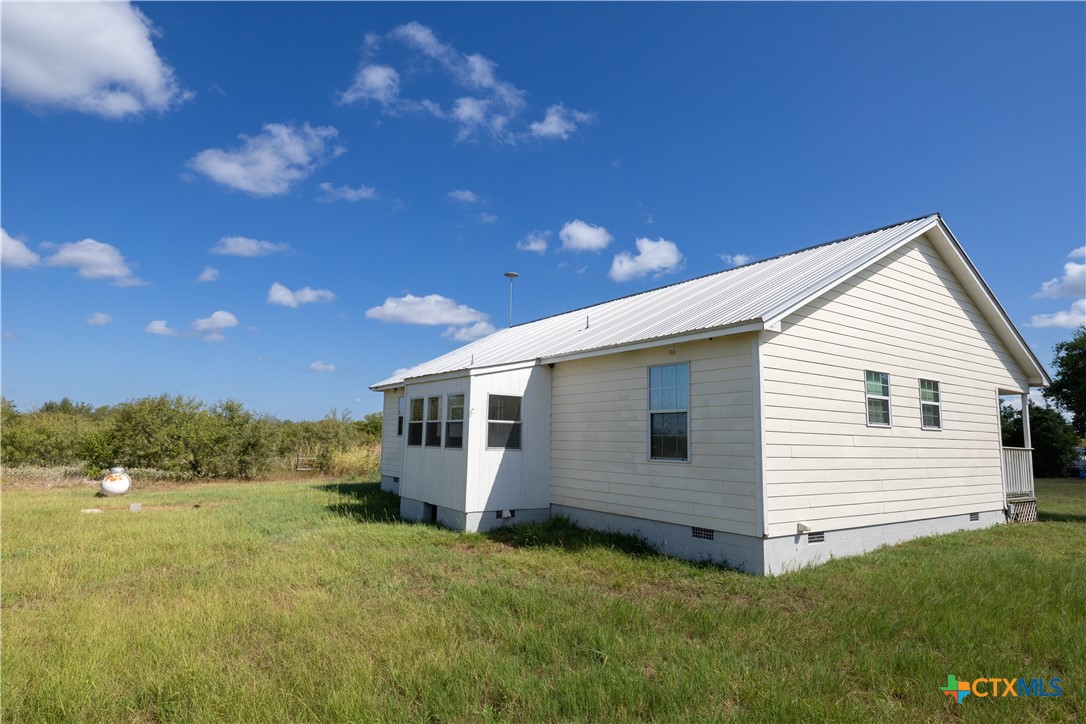 199 Sunset Trail Luling, TX 78648 - Photo 20 of 34 a view of a house with backyard