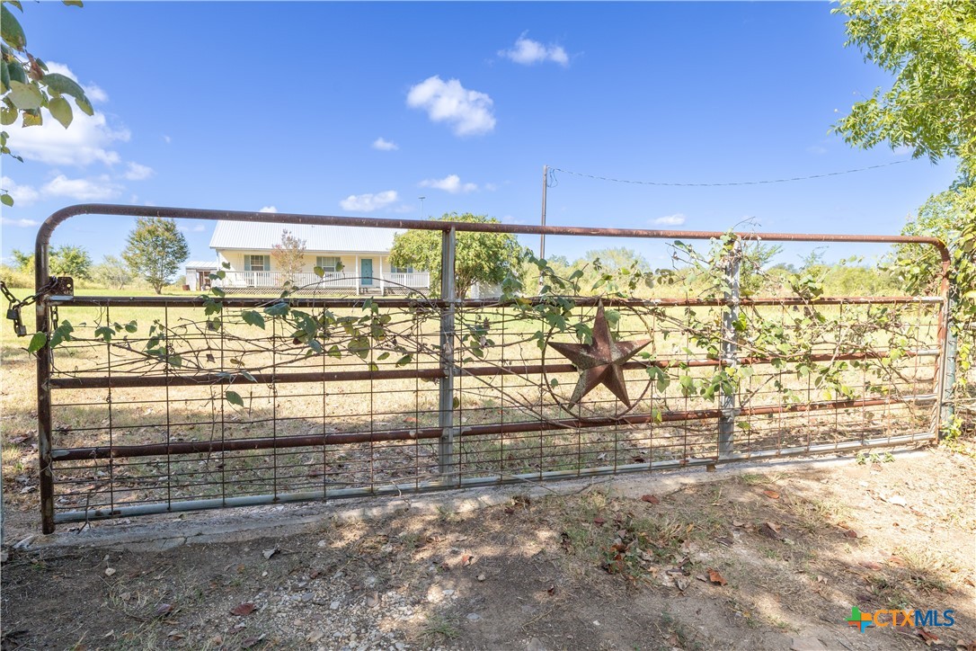 199 Sunset Trail Luling, TX 78648 - Photo 2 of 34 a view of a building