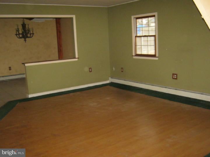 136 Idlewild Road Levittown, PA 19057 - Photo 3 of 6 Gallery Image 3