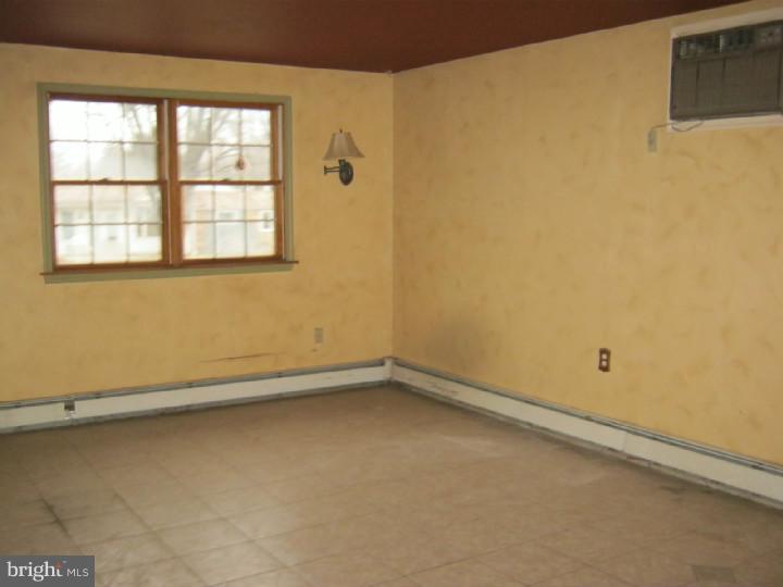 136 Idlewild Road Levittown, PA 19057 - Photo 5 of 6 Gallery Image 5