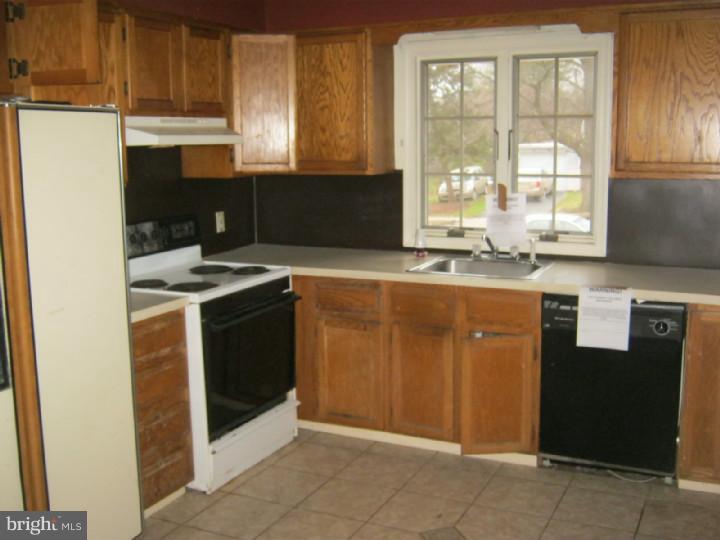 136 Idlewild Road Levittown, PA 19057 - Photo 6 of 6 Gallery Image 6